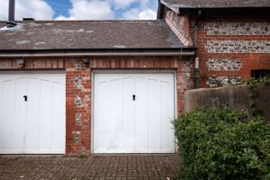 Garage - click for photo gallery